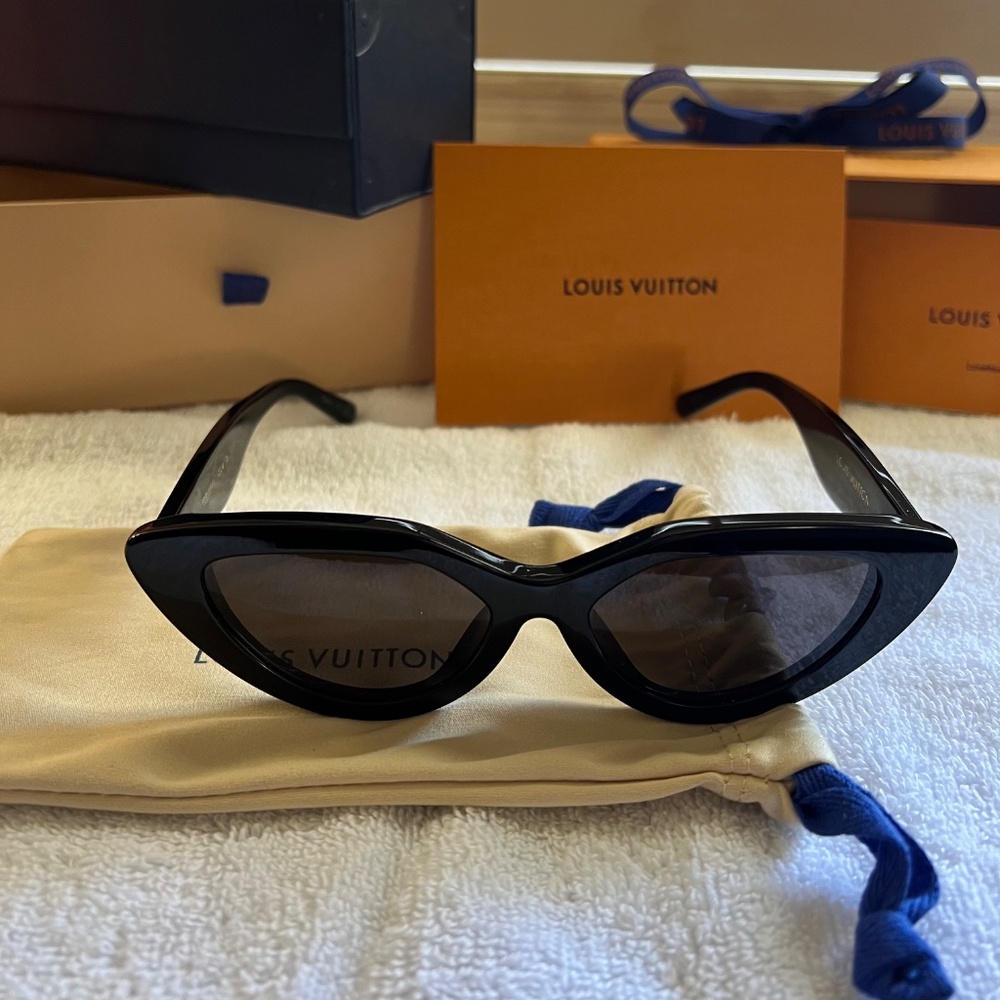 Louis Vuitton Cat Eye Sunglasses Black - Authentic - Picture 8 of 16